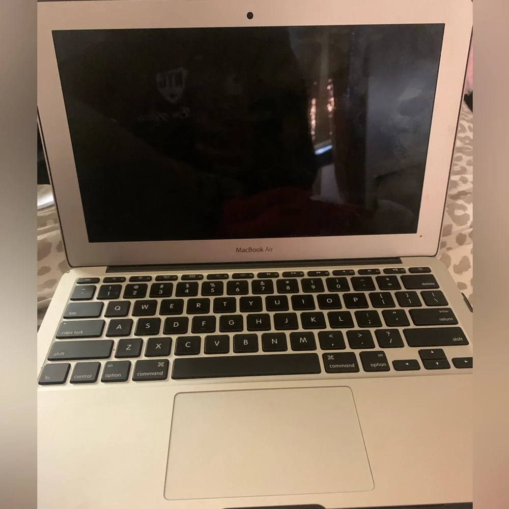 MacBook Air rarely used bought it for school but school offered laptops already